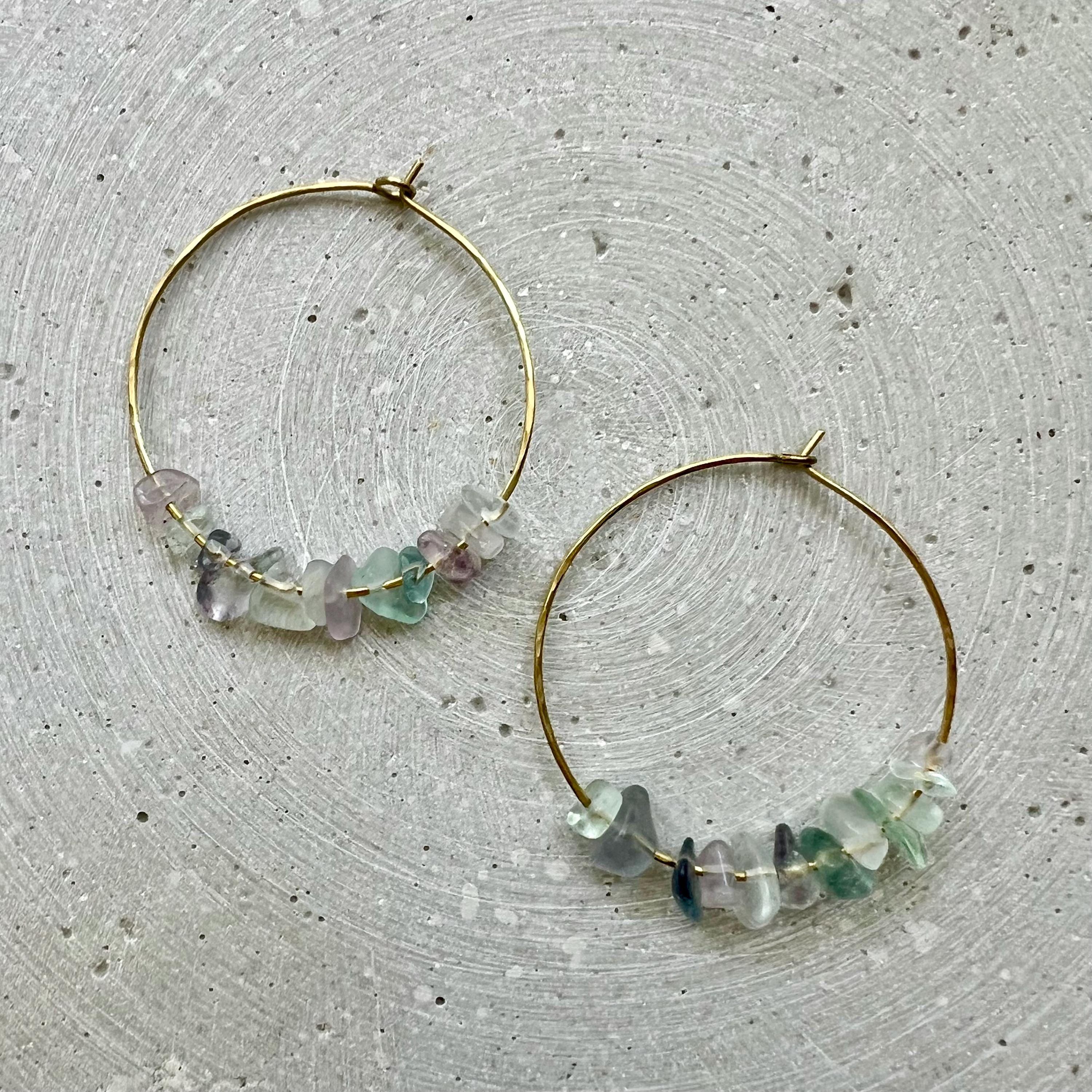 Fluorite Nugget Hoop Earrings, Transparant Gemstone Creole, Handmade Hammered Brass Jewelry