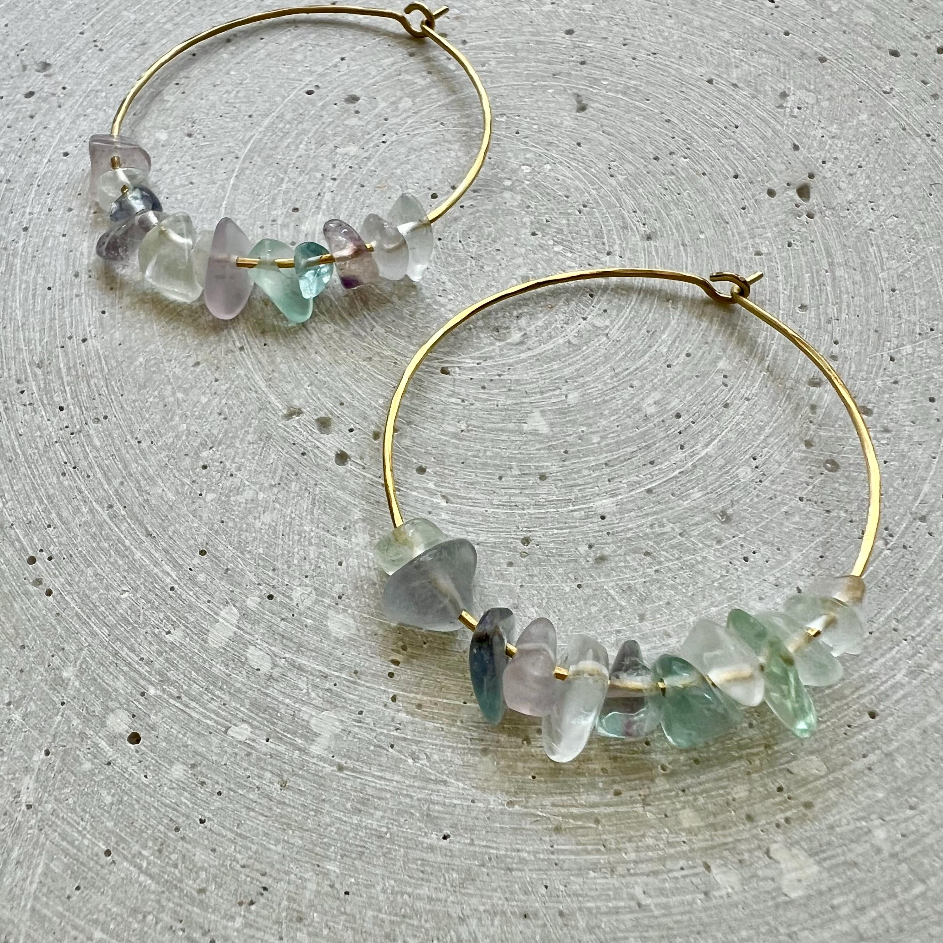 Fluorite Nugget Hoop Earrings, Transparant Gemstone Creole, Handmade Hammered Brass Jewelry